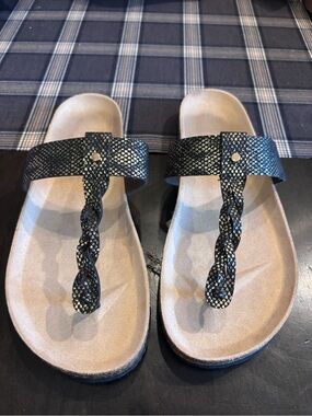 Totes Black Braided T-Strap Sandals with Gold Speckle